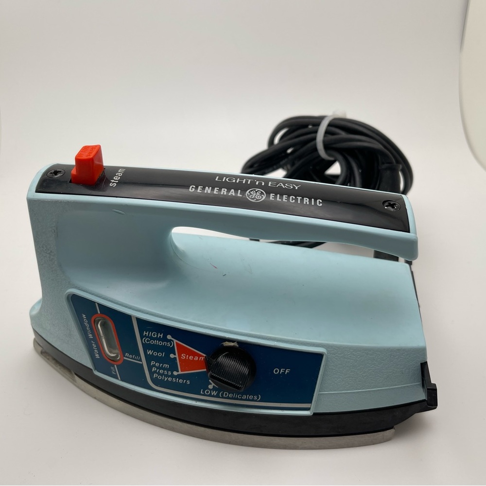 Vintage General Electric Light N Easy Iron